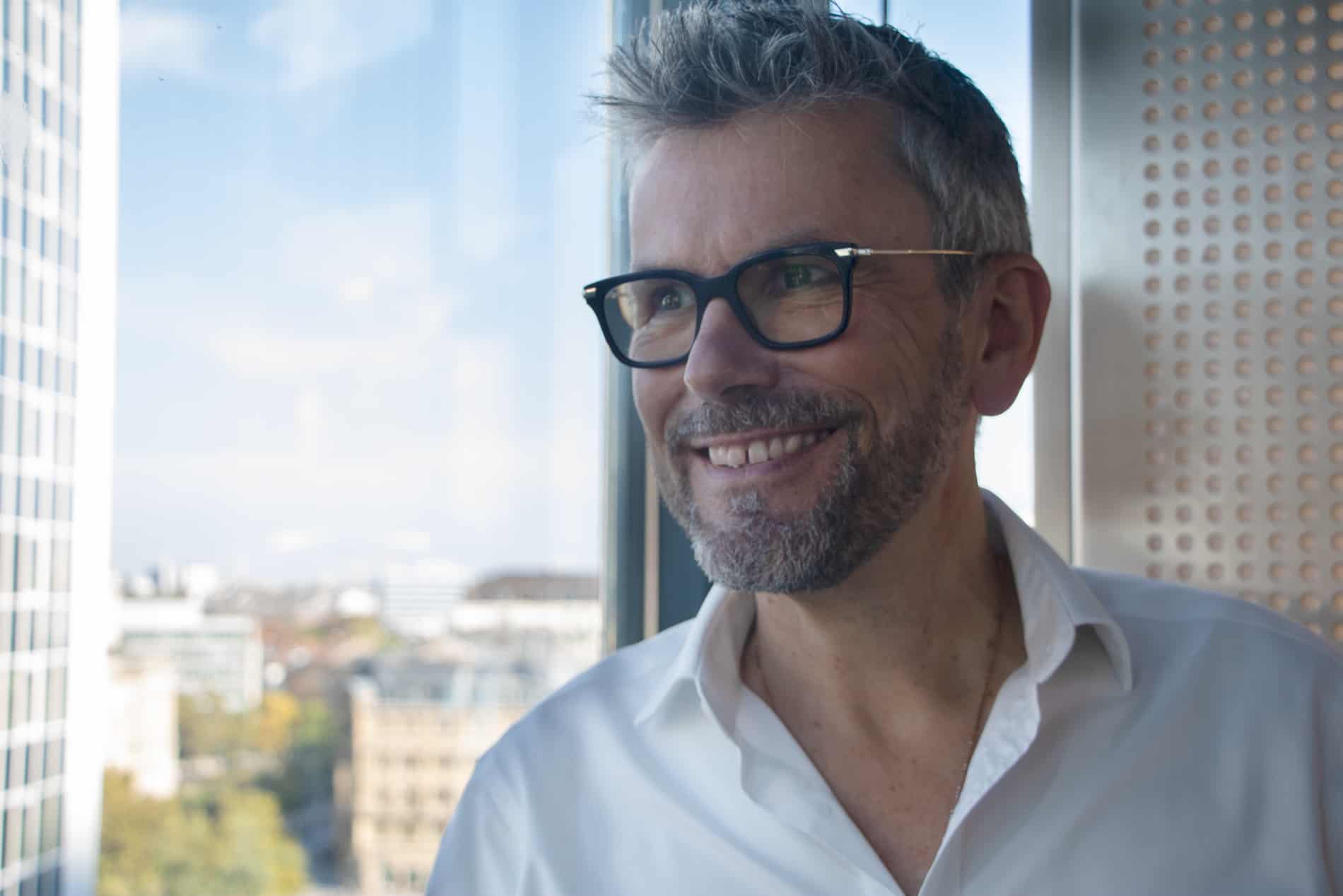 Frank Welsch-Lehmann, Gründer und Geschäftsführer von Taipan Consulting, steht in seinem Büro in Frankfurt. Frank Welsch-Lehmann, Gründer und Geschäftsführer von Taipan Consulting, steht in seinem Büro in Frankfurt.
